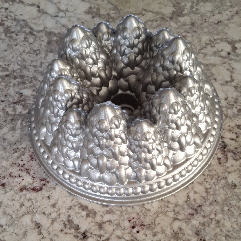 Nordic Ware Holiday Tree Bundt 9 Cup